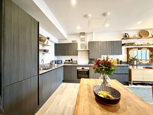 Kitchen Dining- click for photo gallery